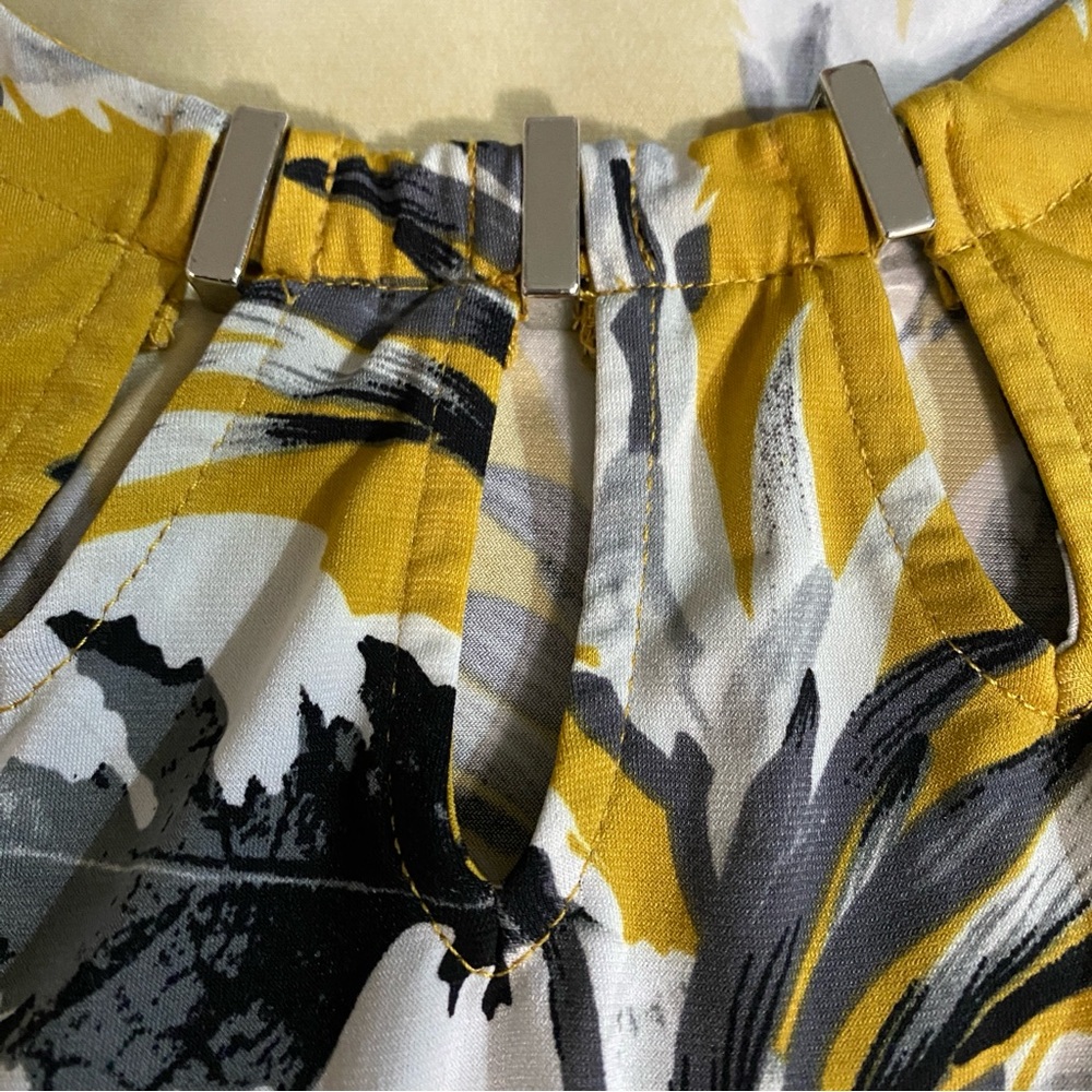 7th Avenue NY&Co Mustard Floral Keyhole Top | 3/4 Sleeve | Small - Picture 4 of 14